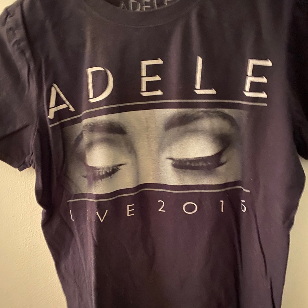Adele 2016 concert tee. Adult size small